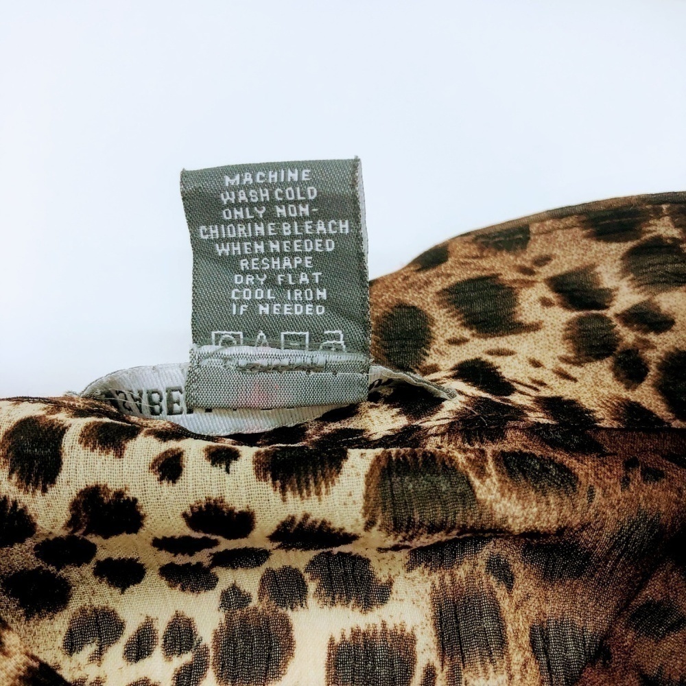 🎉Isabella Rodriguez Animal Print Top w/ Ruffles - Picture 7 of 8